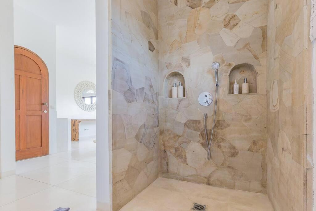 3 Bedr Mediterranean Vibes Private Pool 5min Villa